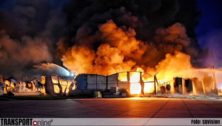 Meerdere bedrijfspanden Tilburg staan in brand [+foto's]
