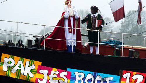 Sinterklaas niet per pakjesboot maar per stoomtrein naar Apeldoorn