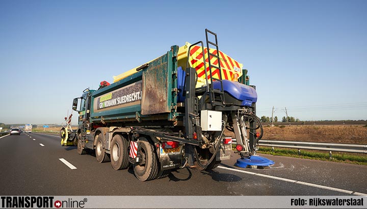 Rijkswaterstaat start test strooi- en ploegwagens voor winterseizoen