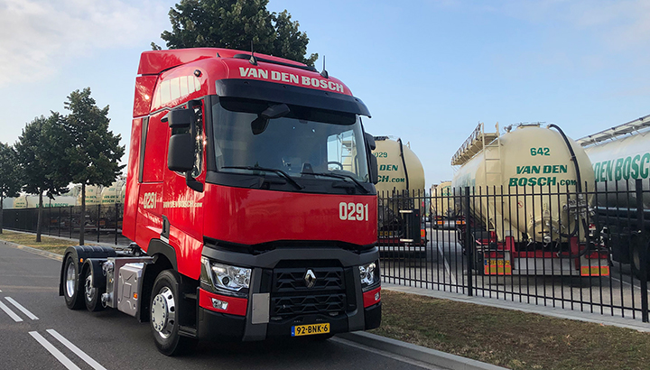 49 lichtgewicht Renault Trucks T voor Van den Bosch Transporten