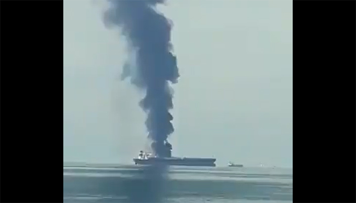 'Tanker Zoya 1 staat in brand in Perzische Golf' [+video]