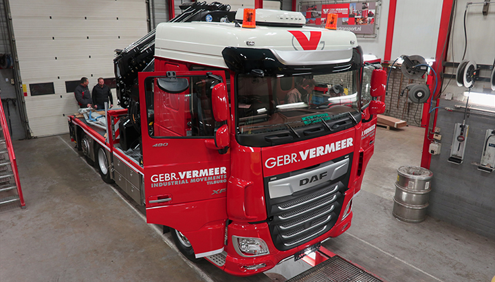 Gebr. Vermeer Industrial Movements investeert in multifunctionele DAF XF 480 FTN/Effer 685 truck