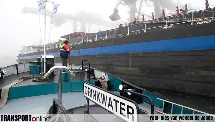 Haven Rotterdam neemt vierde drinkwaterboot in gebruik