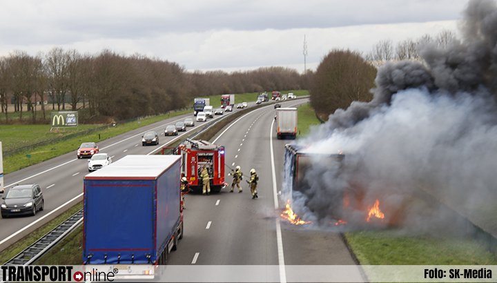 Vrachtwagenaanhanger in brand op A73 [+foto]
