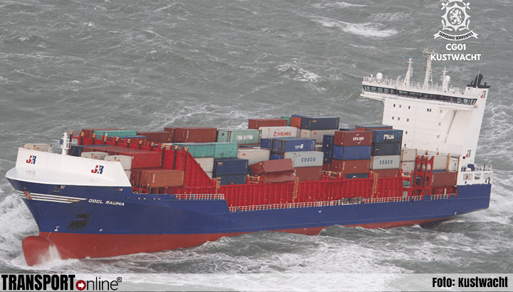 Containerschip OOCL Rauma verliest containers boven Ameland [+foto's]