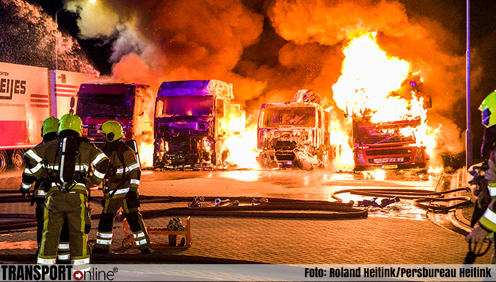 Explosies bij brand in vier vrachtwagens in Nijmegen [+foto]