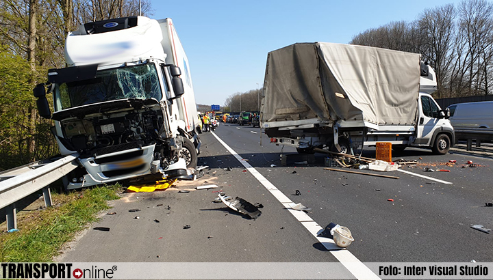 A8 afgesloten na ongeval vrachtwagen en bestelwagen [+foto]