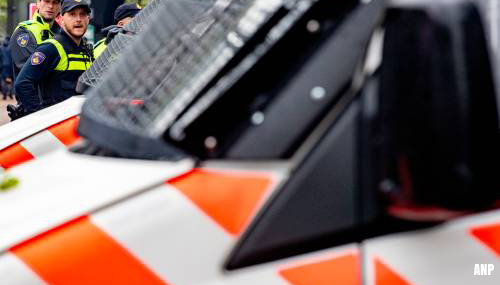 Politie bewaakt medicijnfabriek Ace Pharmaceuticals in Zeewolde