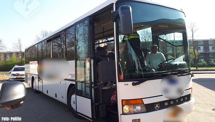 Inzittenden volle bus in Venlo op de bon geslingerd
