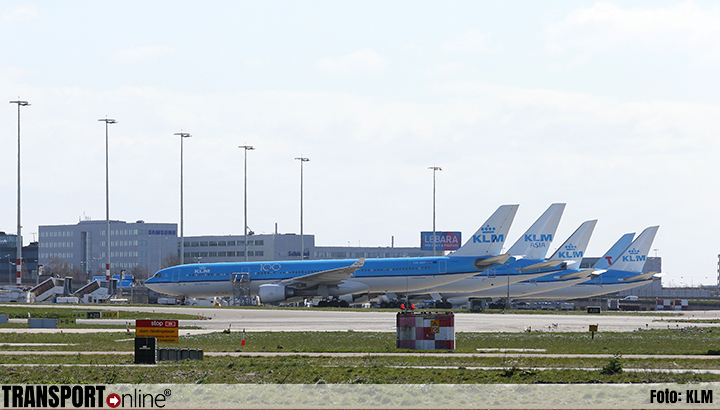Groot deel KLM-vloot op Schiphol geparkeerd [+foto's&video]