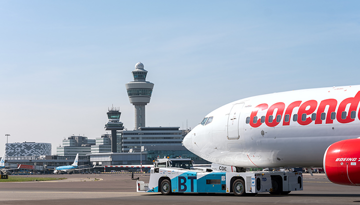 Schiphol en partners starten proef met duurzaam taxiënde vliegtuigen
