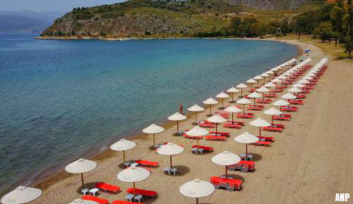 Griekenland heropent honderden stranden