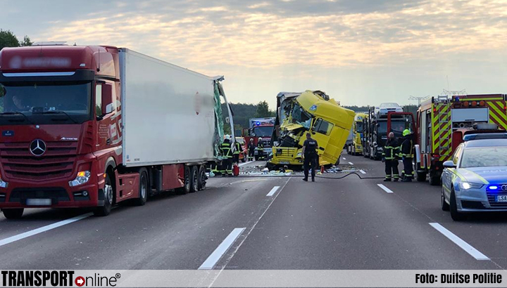 Chauffeur lichtgewond bij ongeval op Duitse A2 [+foto]