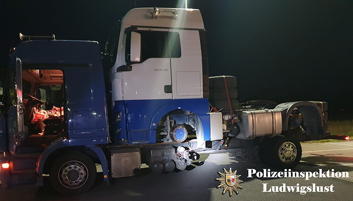 Duitse politie haalt onvoldoende gezekerd trucktransport van de weg [+foto]