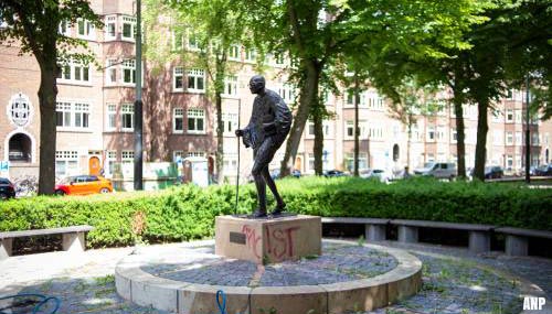 Amsterdams beeld van Mahatma Gandhi beklad