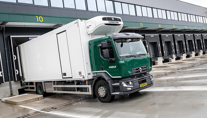 Zeventien nieuwe Renault Trucks D 280 4x2 bakwagens voor Bolk Transport