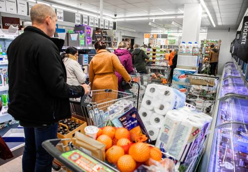 Veiligheidsberaad: drukte in supermarkten neemt weer toe