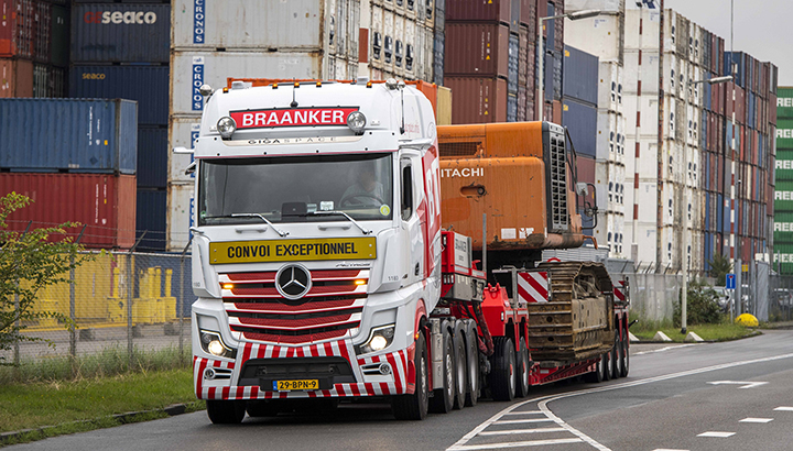 Primeur: eerste nieuwe Actros SLT in Nederland voor Braanker Logistics