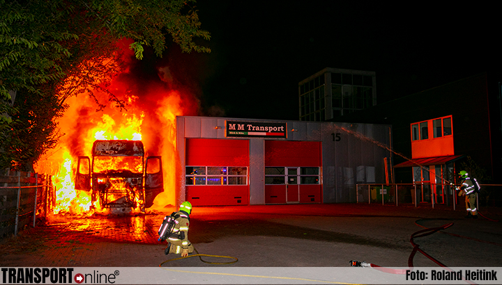 Politie gaat uit van brandstichting bij vrachtwagenbrand Doesburg