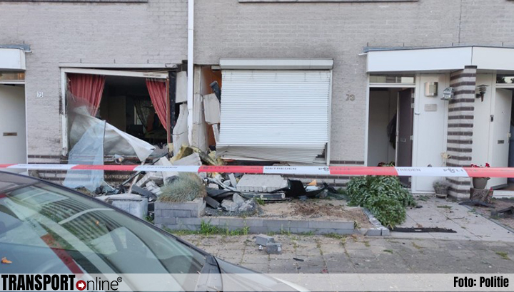 Vier jonge Tilburgers crashen tegen woning in Tilburg