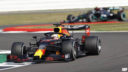 Verstappen wint na gok met banden jubileumrace Formule 1