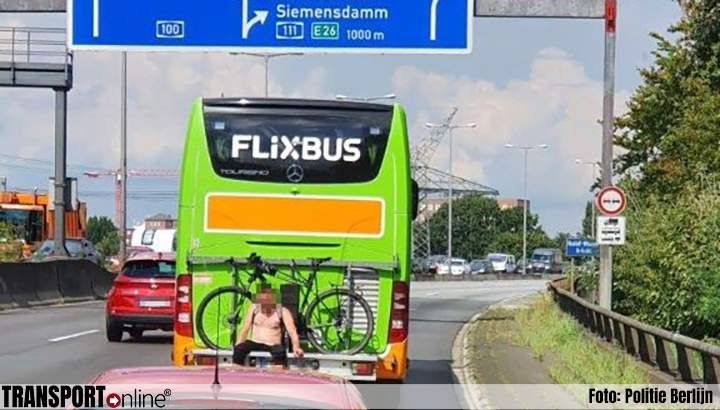 28-jarige dronken man lift mee achterop Flixbus