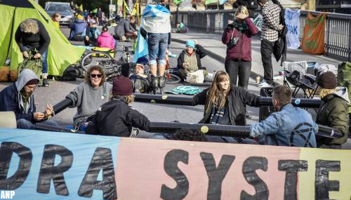 Politie grijpt in bij klimaatprotesten in Stockholm