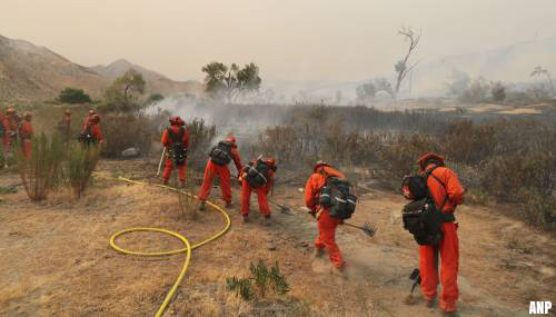 Brandweer worstelt met grote natuurbrand Californië