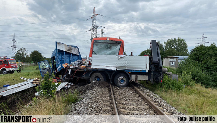 Trein botst op vrachtwagen: elf gewonden [+foto]
