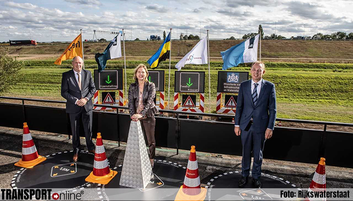 Minister heeft extra rijstrook A1 Twello-Rijssen geopend