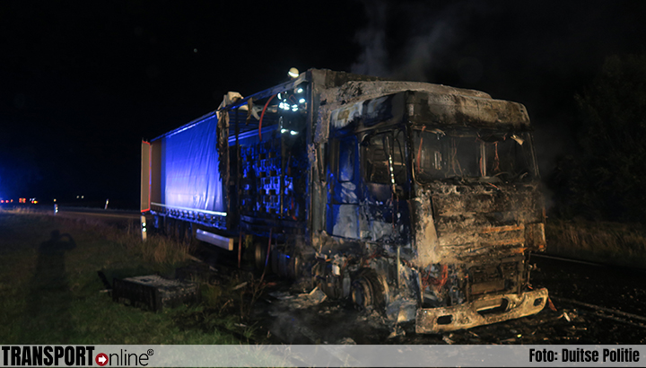 Vrachtwagen in brand op Duitse A5 [+foto's]