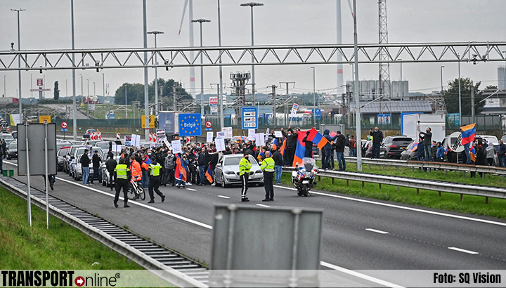 Armeense demonstranten blokkeren snelwegen aan Belgische grens