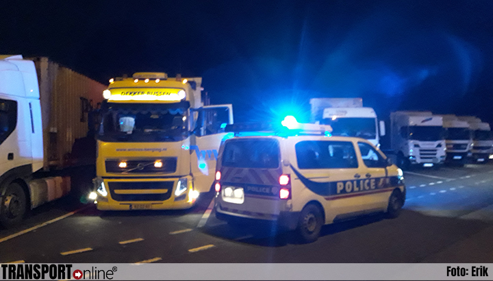 Nederlandse chauffeur in cabine overvallen en bestolen op Franse parkeerplaats [+foto's]