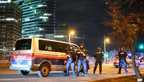 Politie houdt klopjacht na mogelijke terreuraanslag in Wenen