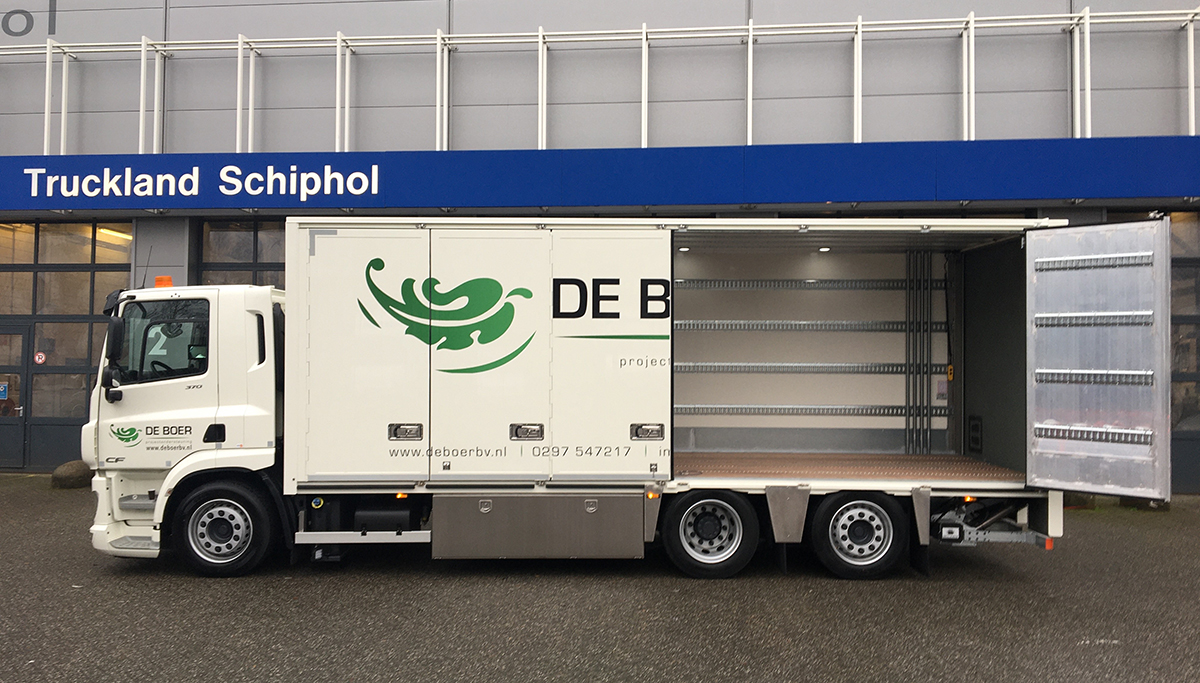 Truckland levert veelzijdige DAF CF 370 Low-Deck bakwagen aan De Boer Projectondersteuning