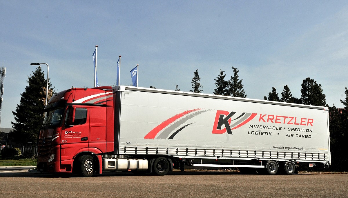 Van Eck levert Eckspress Series twee-assige luchtvrachttrailer aan Kretzler Spedition