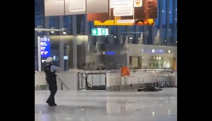 Politieactie op luchthaven van Frankfurt: Terminal 1 ontruimd [+foto's&video]