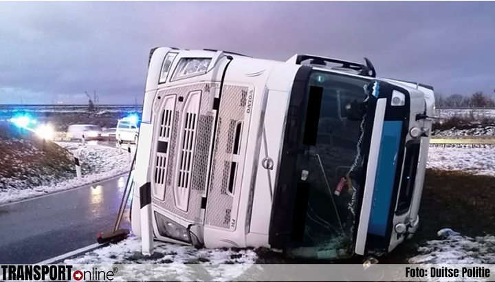 Duitse politie neemt rijbewijs in beslag van vrachtwagenchauffeur na ongeval [+foto]