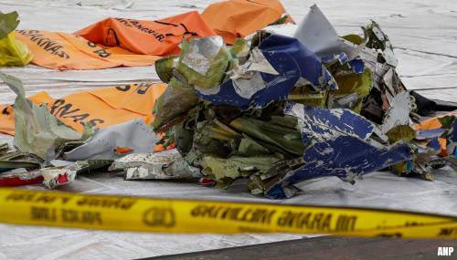 Slachtoffer vliegramp Indonesië begraven, zoektocht hervat