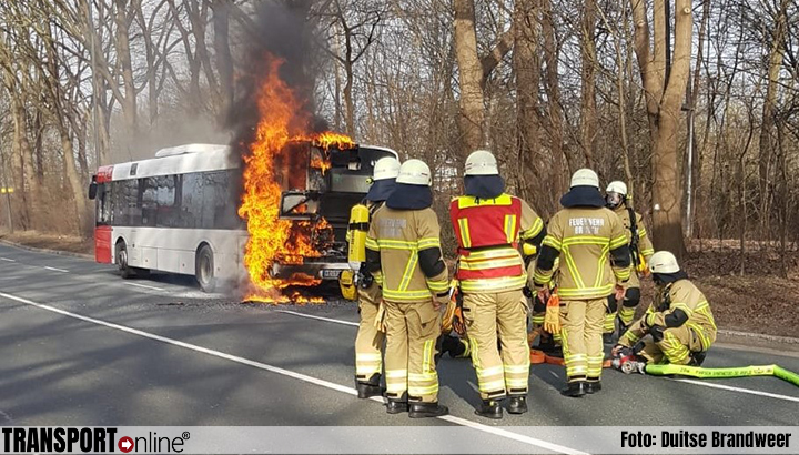 Buschauffeur zorgt ervoor dat passagiers ongedeerd blijven bij plotselinge busbrand [+foto]