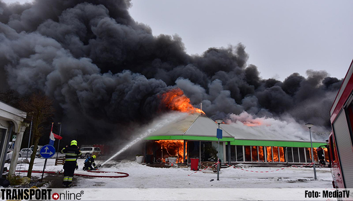 GRIP 1 vanwege zeer grote brand bij tuincentrum Intratuin in Lisse [+foto]