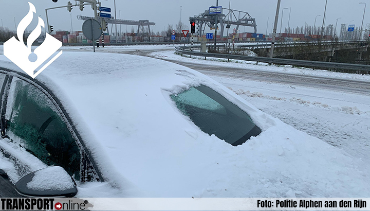Politie waarschuwt: flinke boete voor niet sneeuwvrij maken auto