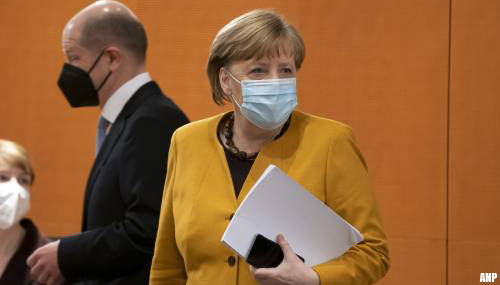 Merkel schrapt strenge paaslockdown en betuigt spijt
