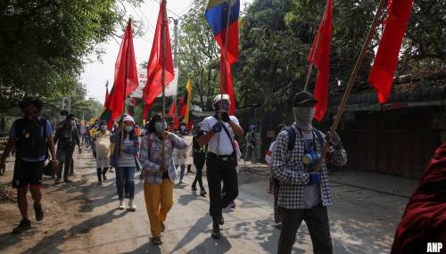 Leger Myanmar doodt vijftig demonstranten op militaire feestdag