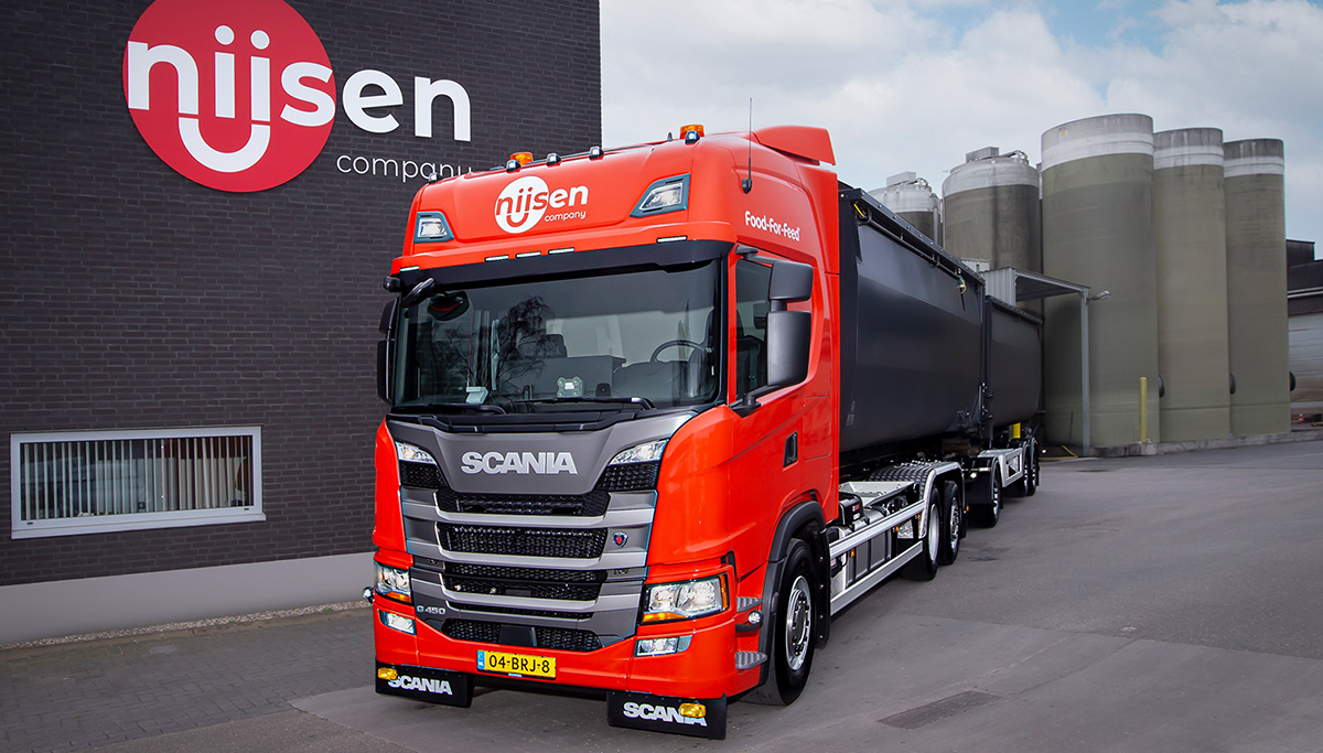 Nieuwe Scania G450 haakarmvoertuig voor Nijsen Company