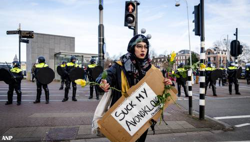 Gemeente Amsterdam ontbindt betoging op Museumplein