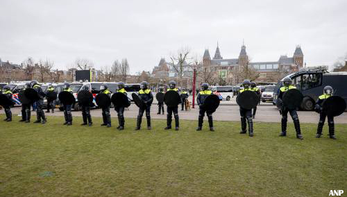 Museumplein in Amsterdam weer rustig na ontbinden demonstratie [+video]