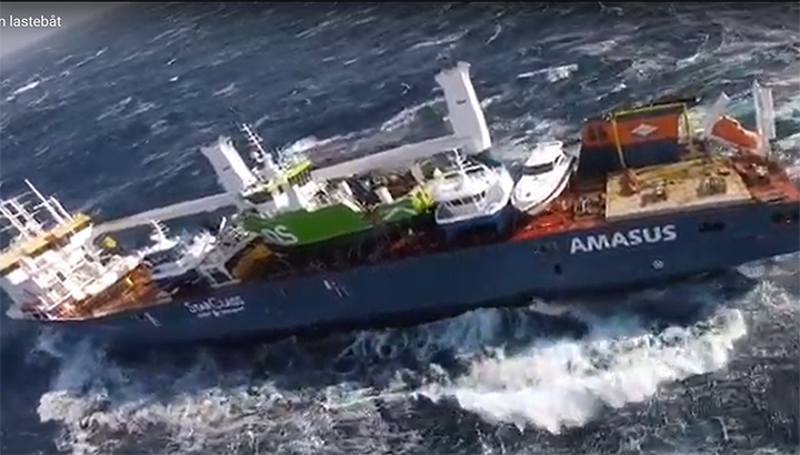 Boskalis: stuurloze Eemslift Hendrika vastgemaakt aan sleepboot Normand Drott [+video]