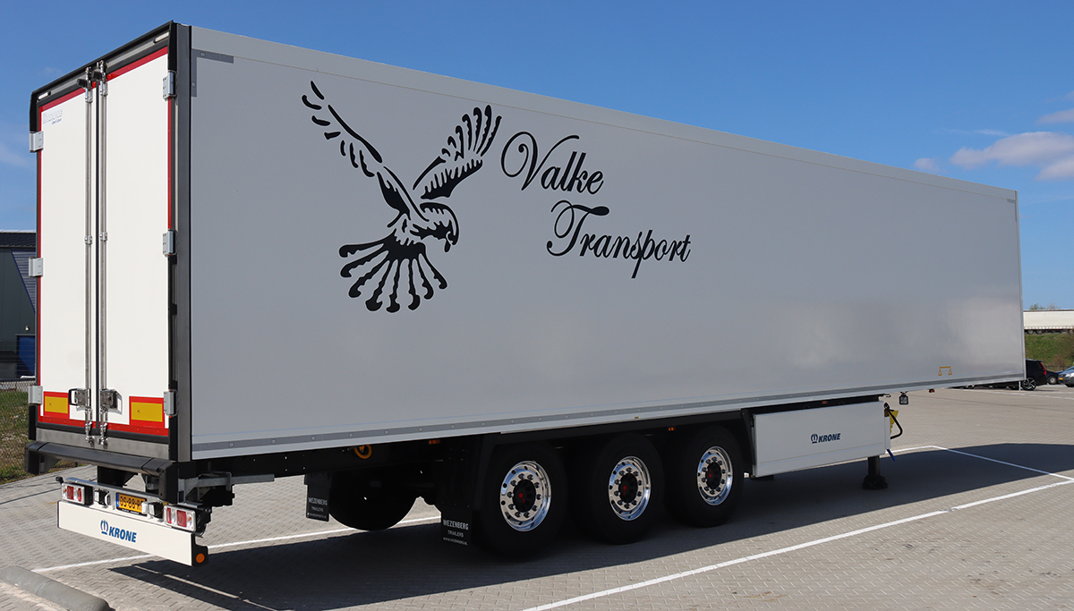 Twee nieuwe polyester Krone koelopleggers voor Valke Transport