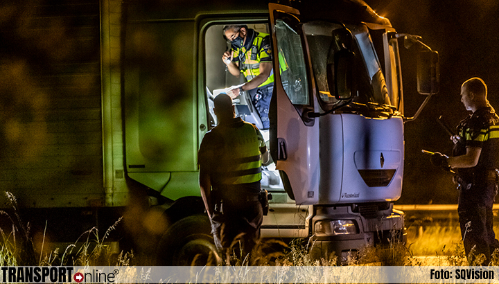 Vrachtwagenchauffeur slaat op de vlucht voor politie op A58 [+foto]